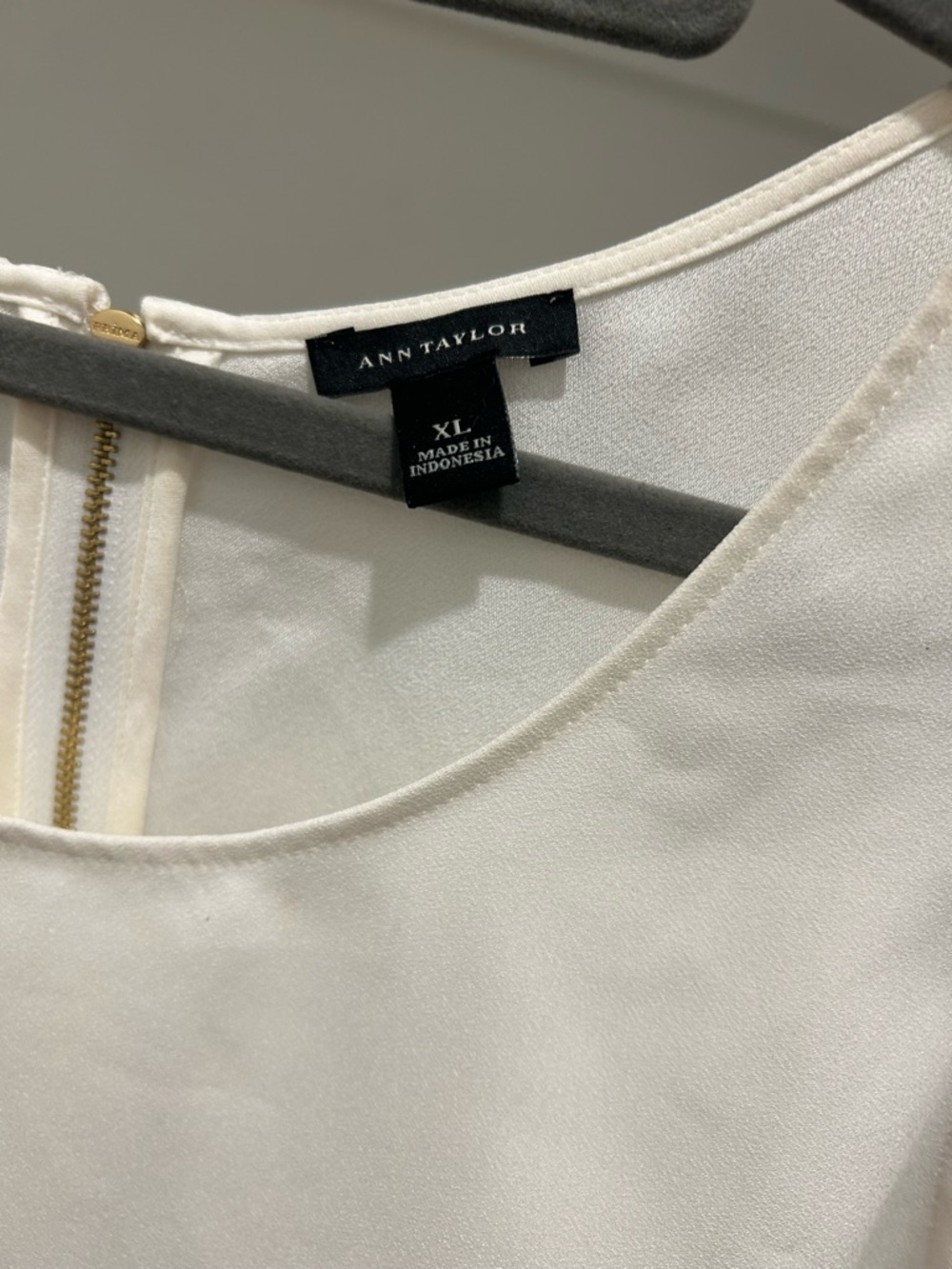 Ann Taylor
Sleeveless Blouse / White Work Top Shell
Size: XL - Picture 4 of 5
